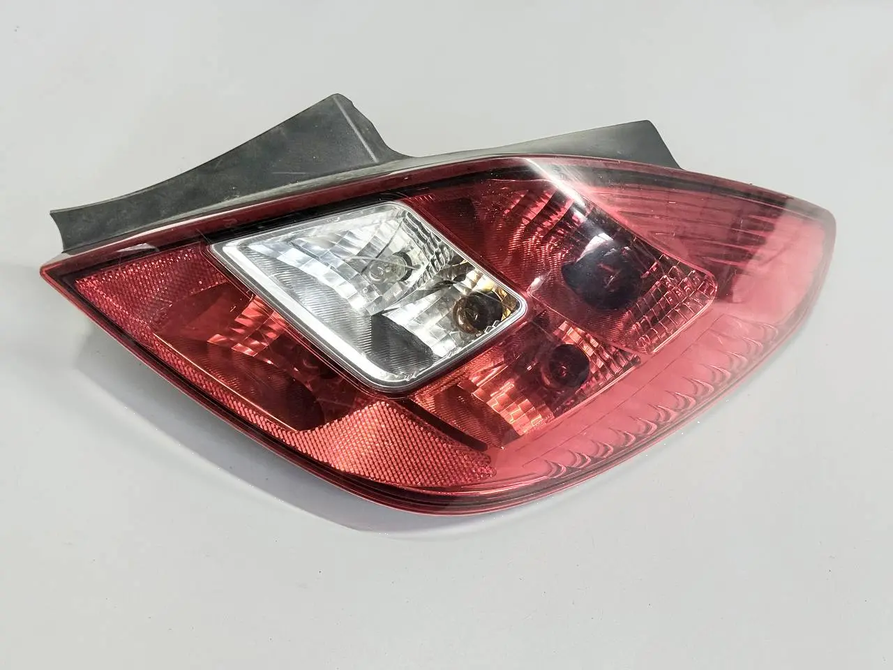 Lampentraeger Rueckleuchte rechts fuer Corsa D Opel Corsa D 1.2L 2008 89037877A