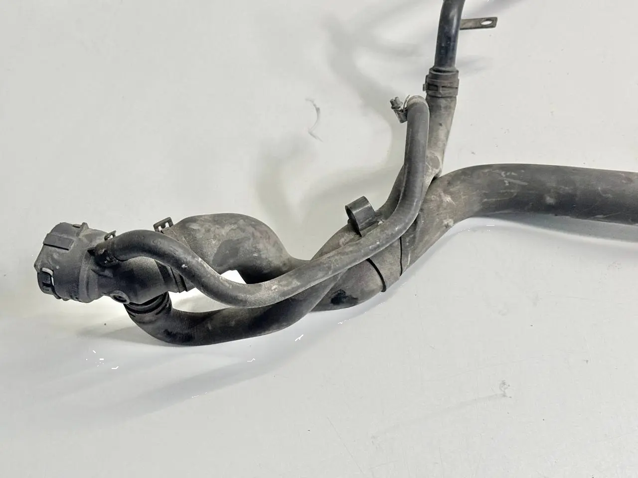Kuehlmittelschlauch Flansch Wasserschlauch VW Passat 3C 2.0l FSI 3C0122101BF