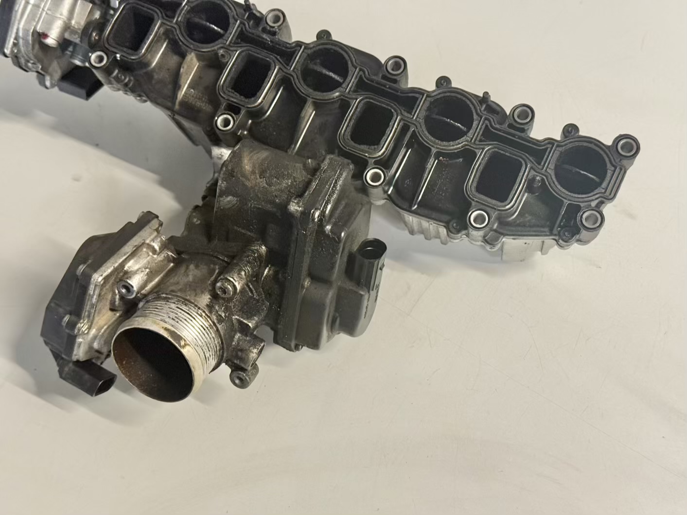 Ansaugkrümmer Drallklappen Drosselklappe 2.0 TDI Passat 3C 2008 03L129711
