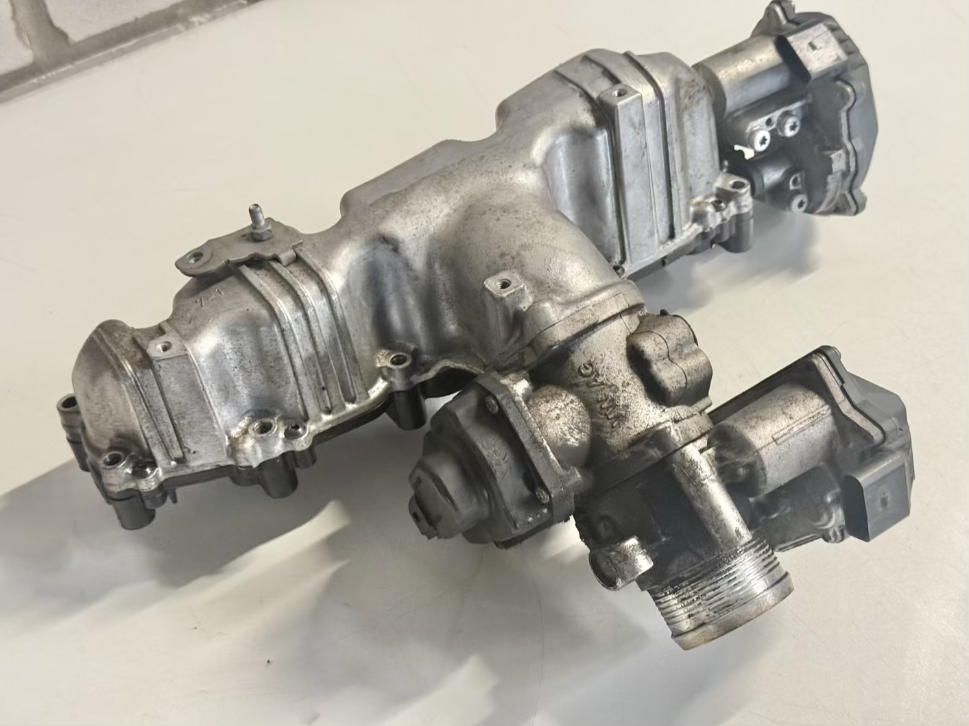 Ansaugkrümmer Drallklappen Drosselklappe 2.0 TDI Passat 3C 2008 03L129711