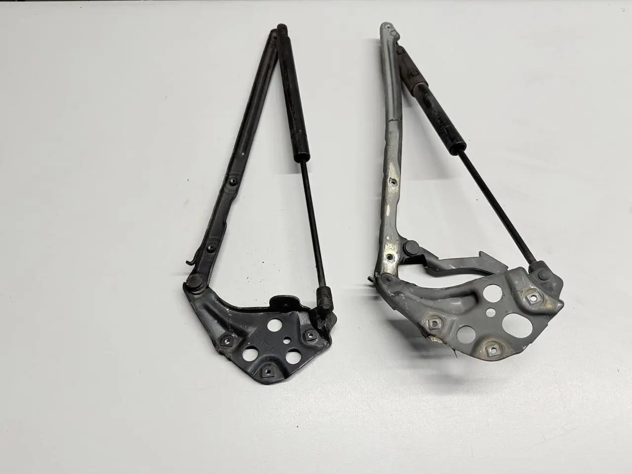 Dämpfer Scharniere Motorhaube L+R Mercedes BENZ CLK 320 1999 W208 2088800029