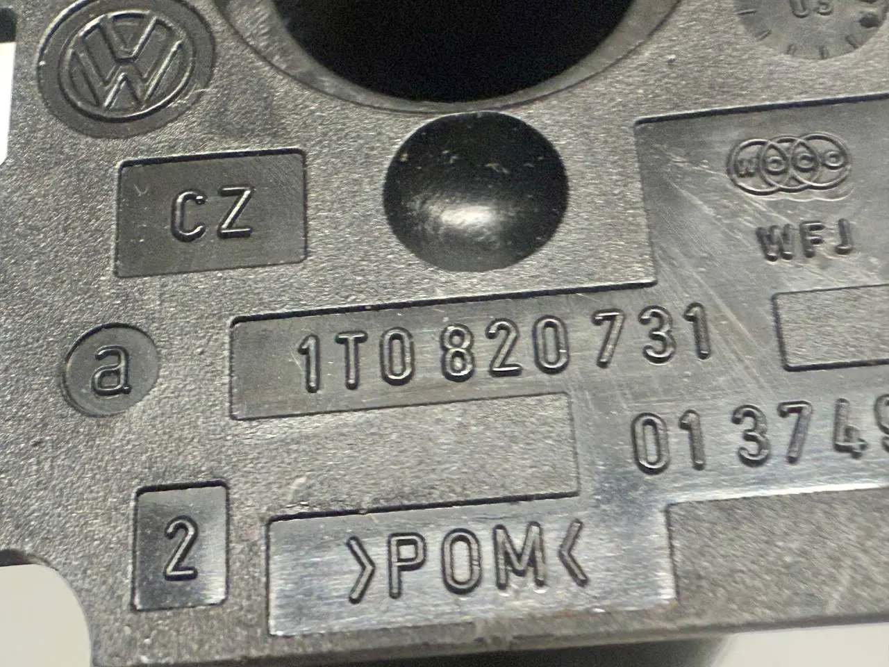 Handschuhfach Schlauch Fachabdeckung VW Touran 1T1 2003 1T1816311