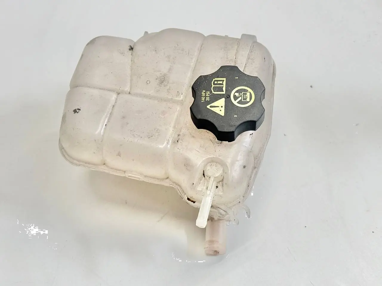 Kuehlwasser Behaelter Ausgleichsgefaess fuer Opel Astra J 1.6 1.7 CDTI 13360063