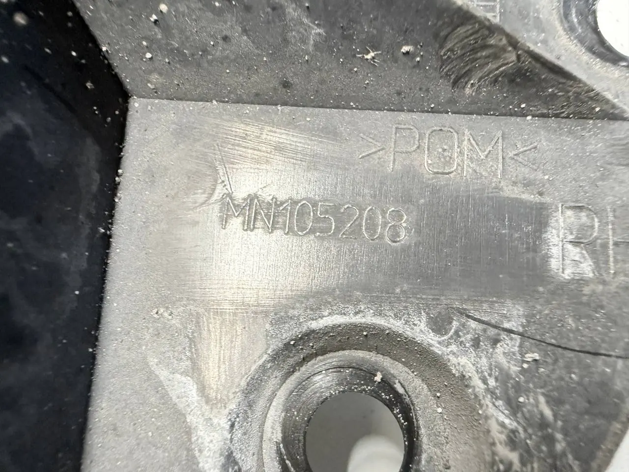 Kotflügel vorn rechts 3-türig Mitsubishi Colt 2006 1,3 FC: 08D Schwarz