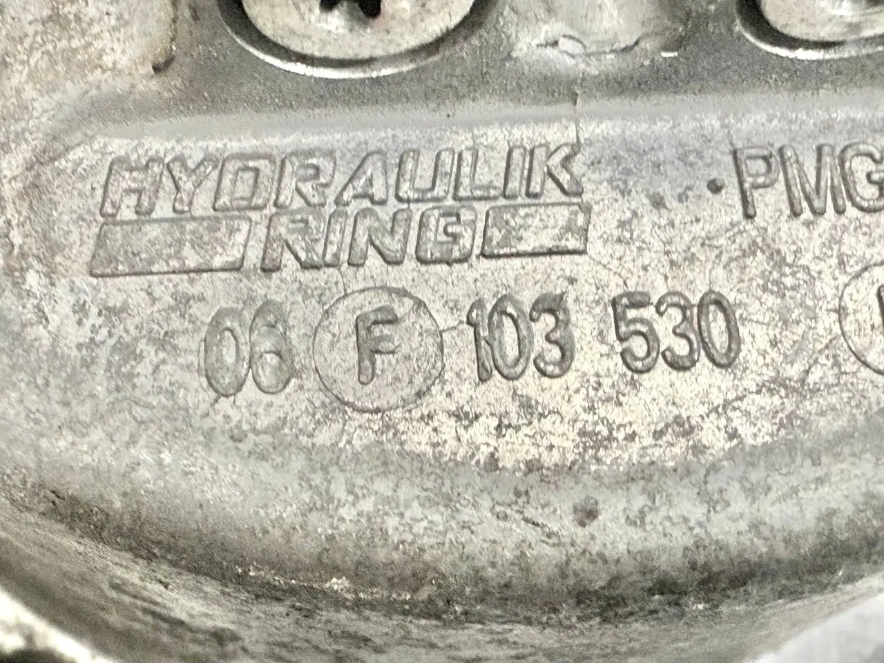 Gehaeuse Nockenwellenversteller Golf Plus 2005 VW Passat 3C 2.0l FSI 06F103530