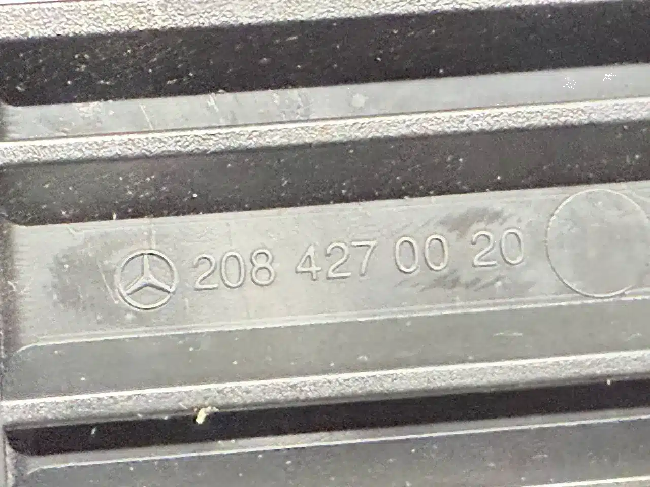 Feststellbremse Griff Hebel Mercedes BENZ CLK 320 1999 W208 2084270020
