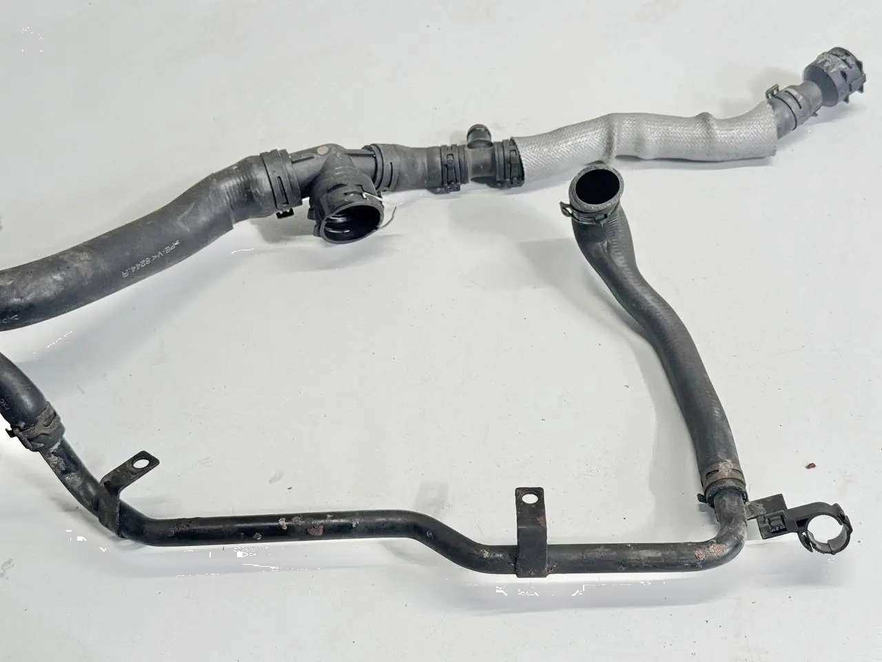 Kuehlmittelschlauch Flansch Wasserschlauch VW Passat 3C 2.0l FSI 3C0122101BF