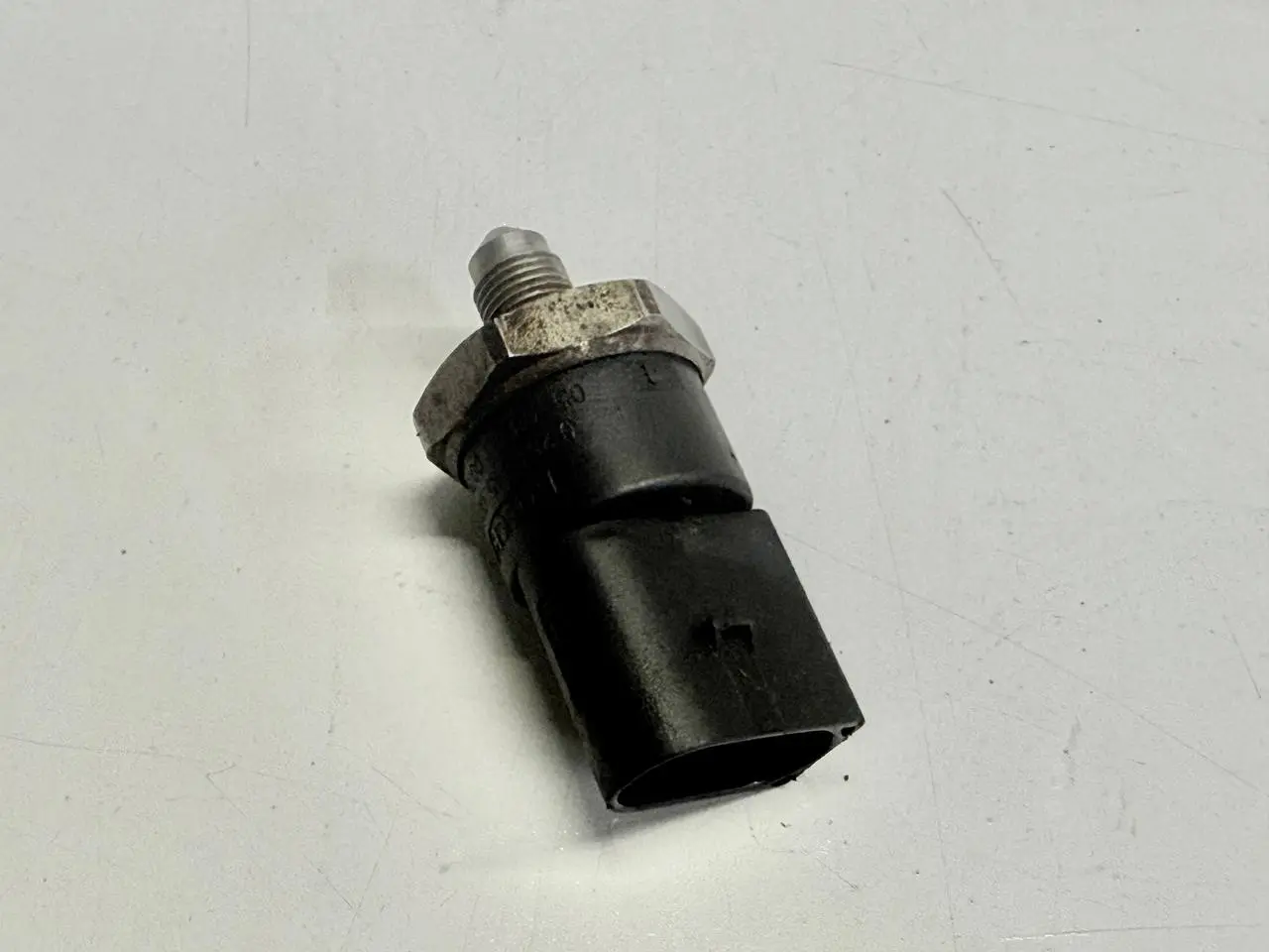 Kraftstoffdrucksensor Hochdrucksensor Fuel VW Passat 3C 2.0l FSI 06D906051A