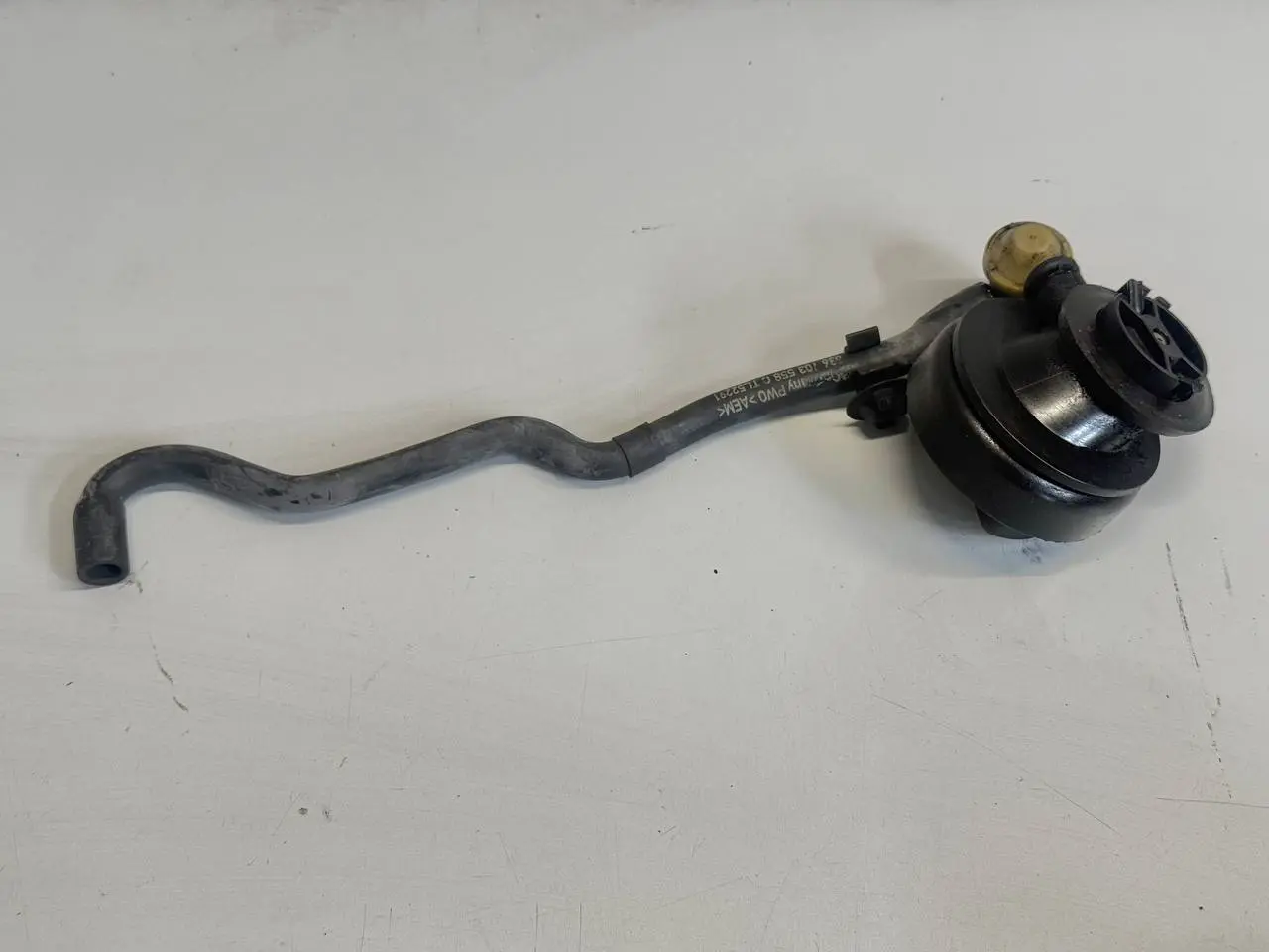 Öleinfüllrohr Öleinfüllstutzen Verschlussdeckel VW Golf5 1K1 1.4L 036115302S