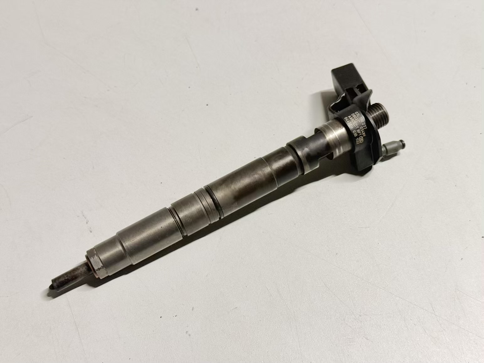 Injektor Einspritzdüse 2.0 TDI VW Passat 3C Kombi 2008 03L130277
