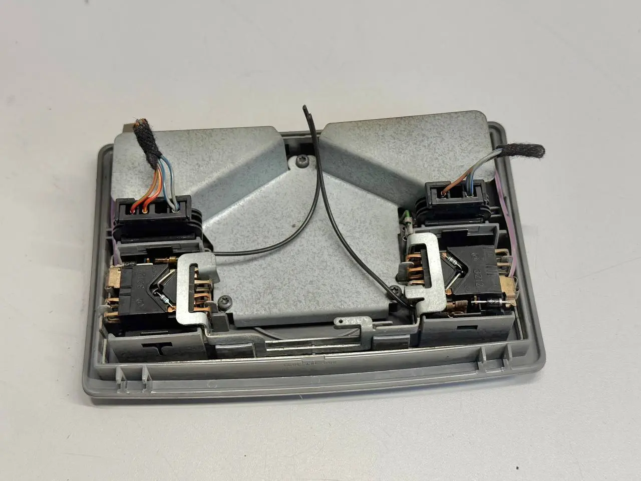 Innenbeleuchtung A6 Avant 4B5 TDI 2.5L 2002 4BQ947303D