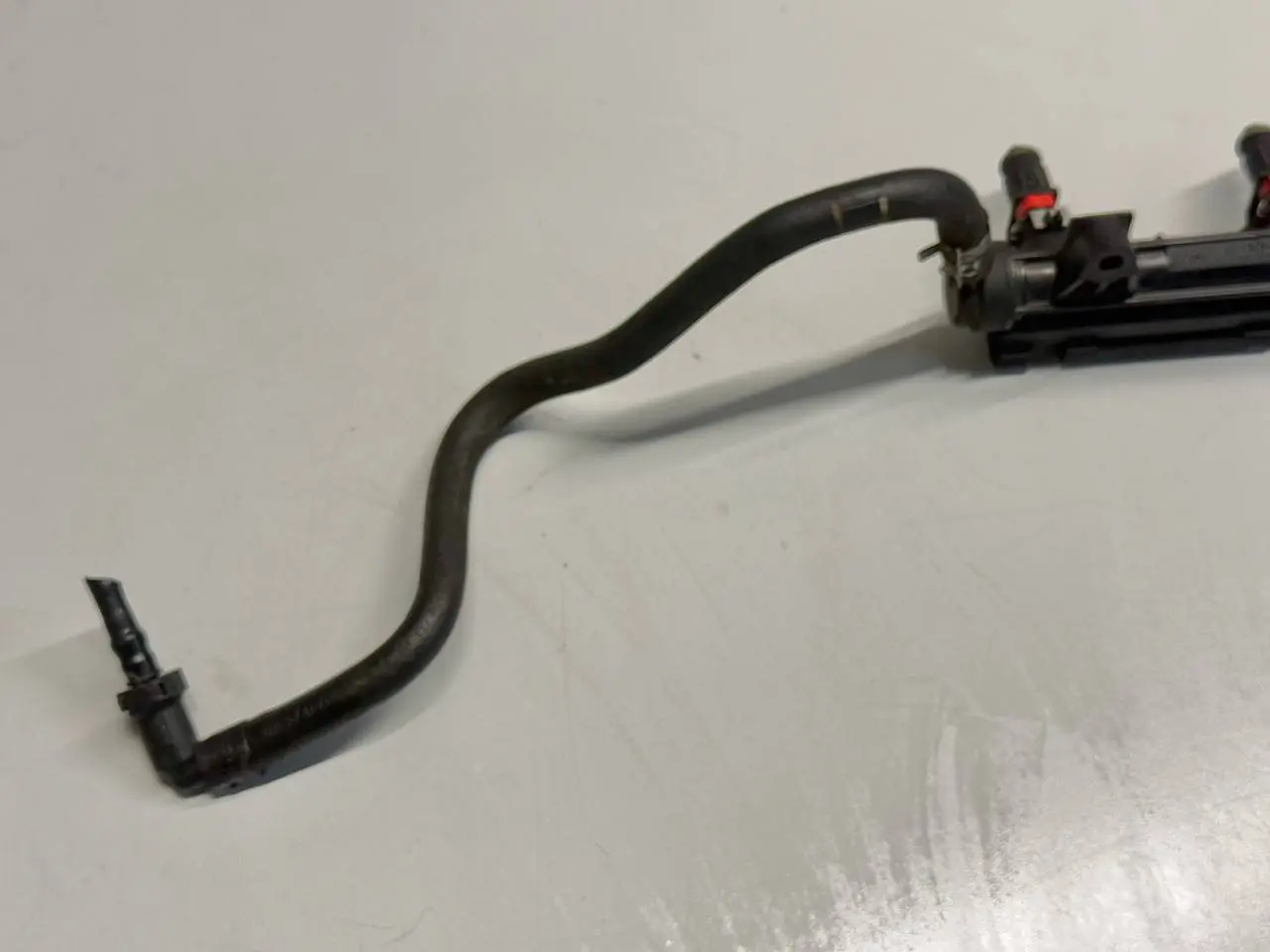 Kraftstoffverteiler Einspritzleiste VW Polo 9N1 1,2L 2002 03E133320A