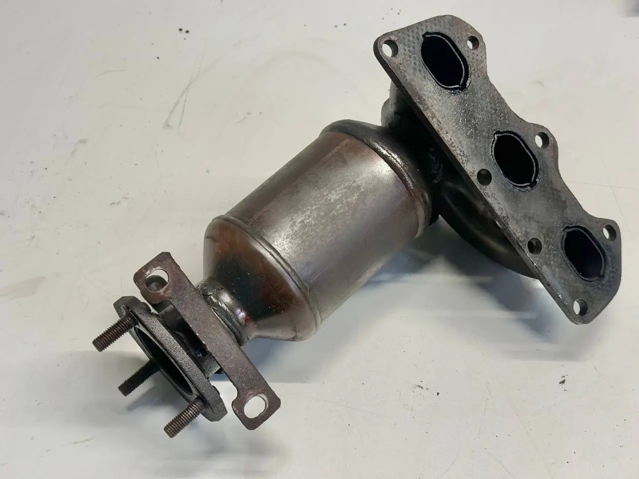 Auspuffkrümmer Katalysator Krümmer Kat VW Polo 9N1 1,2L 2002 03E253020, BM91535H