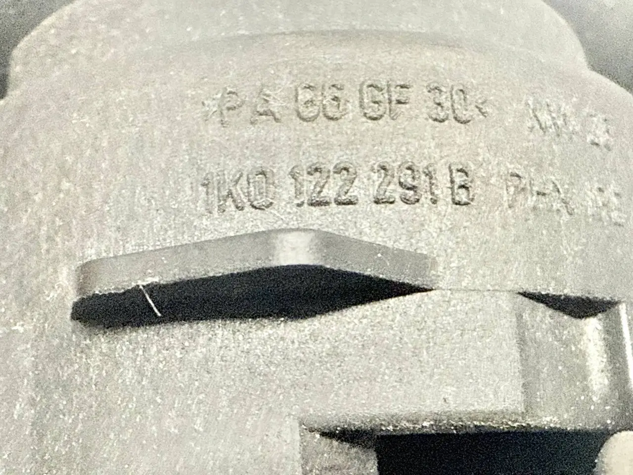 Kuehlmittelschlauch Flansch Wasserschlauch VW Passat 3C 2.0l FSI 3C0122101BF
