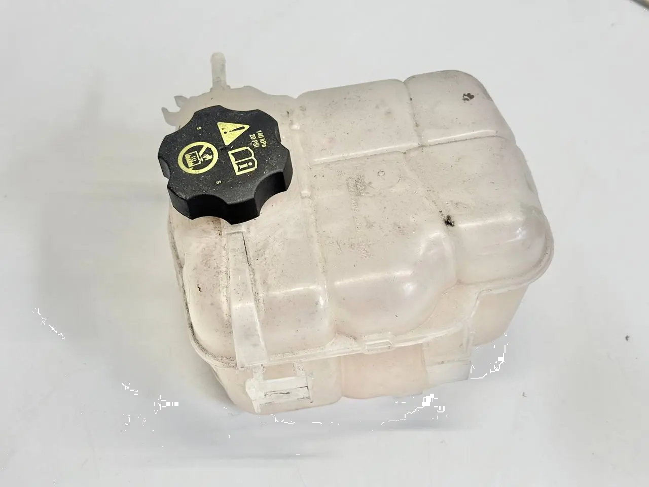 Kuehlwasser Behaelter Ausgleichsgefaess fuer Opel Astra J 1.6 1.7 CDTI 13360063