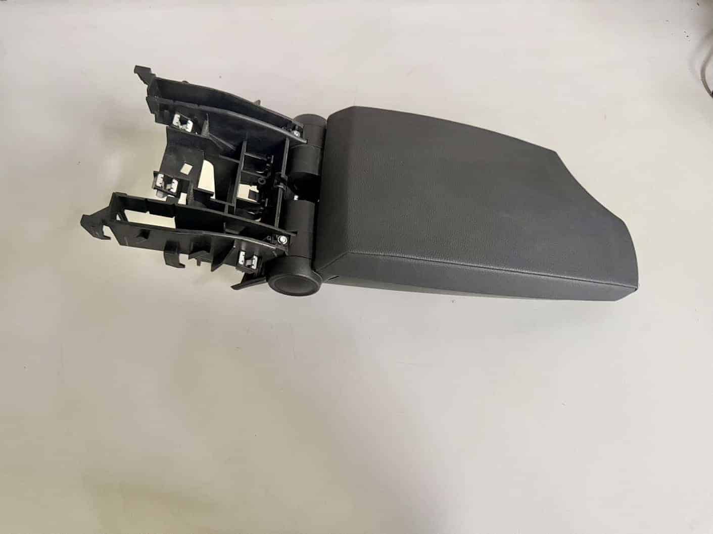 MITTELARMLEHNE Armlehne Klappfach BMW 116i E81 E87 2009 1063579