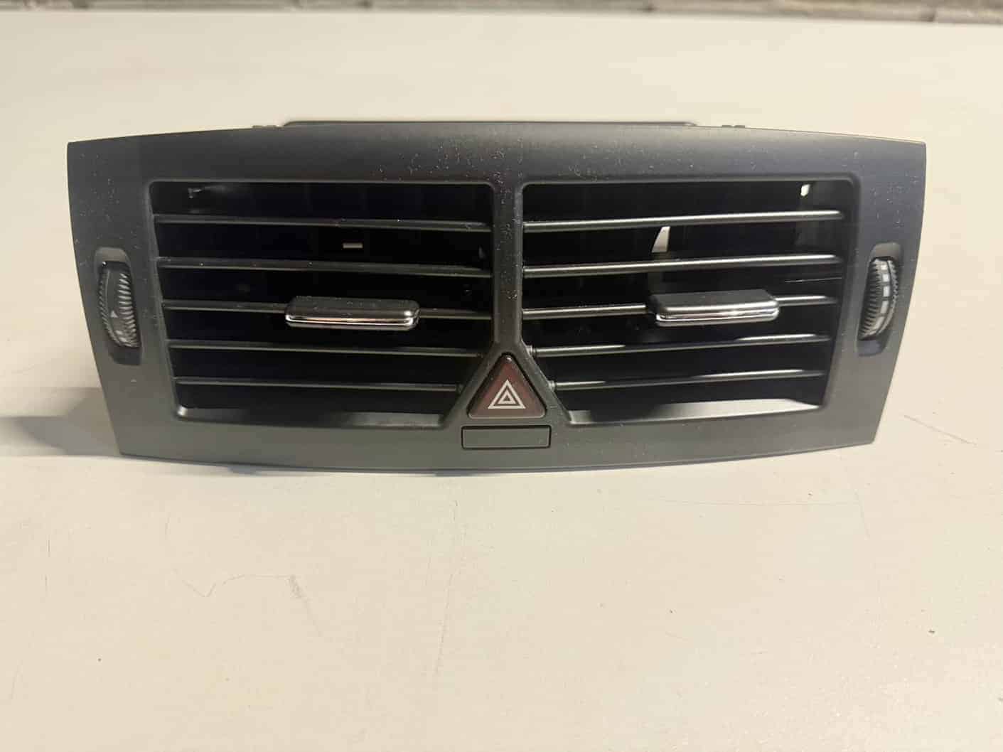 Luftdüse Luftschacht vorne Mitte Mercedes Benz BKlasse W245 B170 2005