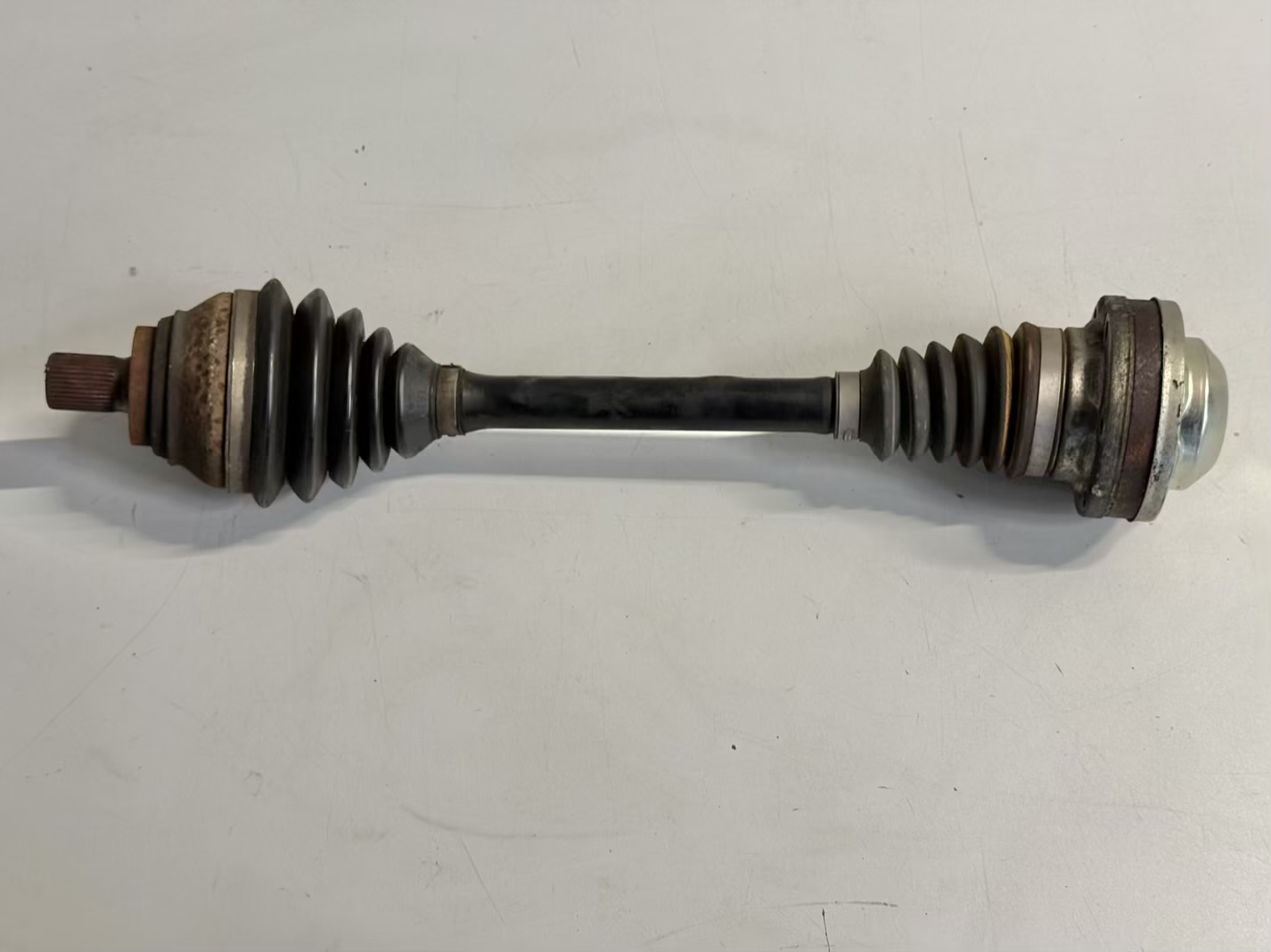 Antriebswelle Gelenkwelle Vorn links VW Golf Plus 2009 1,4 TSI 1K0407271
