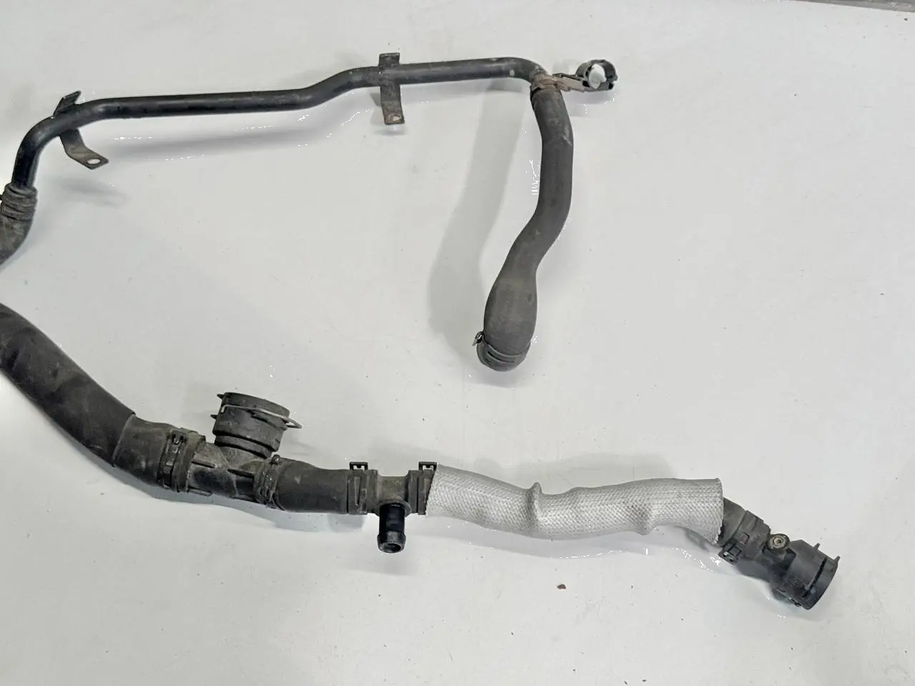 Kuehlmittelschlauch Flansch Wasserschlauch VW Passat 3C 2.0l FSI 3C0122101BF