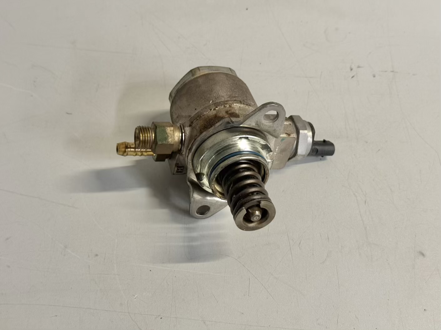 HOCHDRUCKPUMPE BENZINPUMPE VW Golf Plus 2009 1,4 TSI 03C127026M