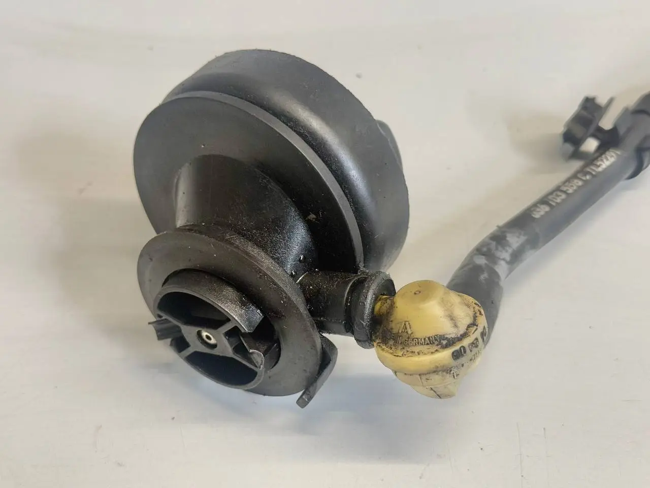 Öleinfüllrohr Öleinfüllstutzen Verschlussdeckel VW Golf5 1K1 1.4L 036115302S
