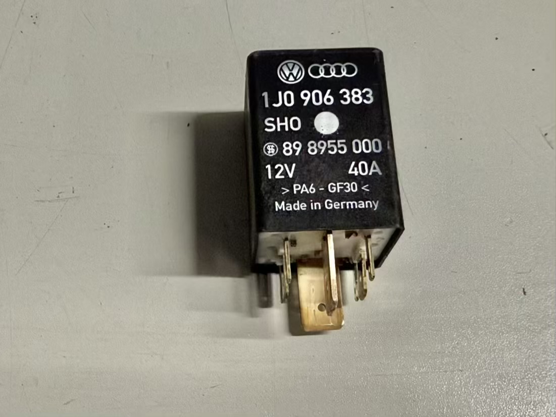 Kraftstoffpumpe Relais Golf 4 1,4 1J1 1998 1J0906383