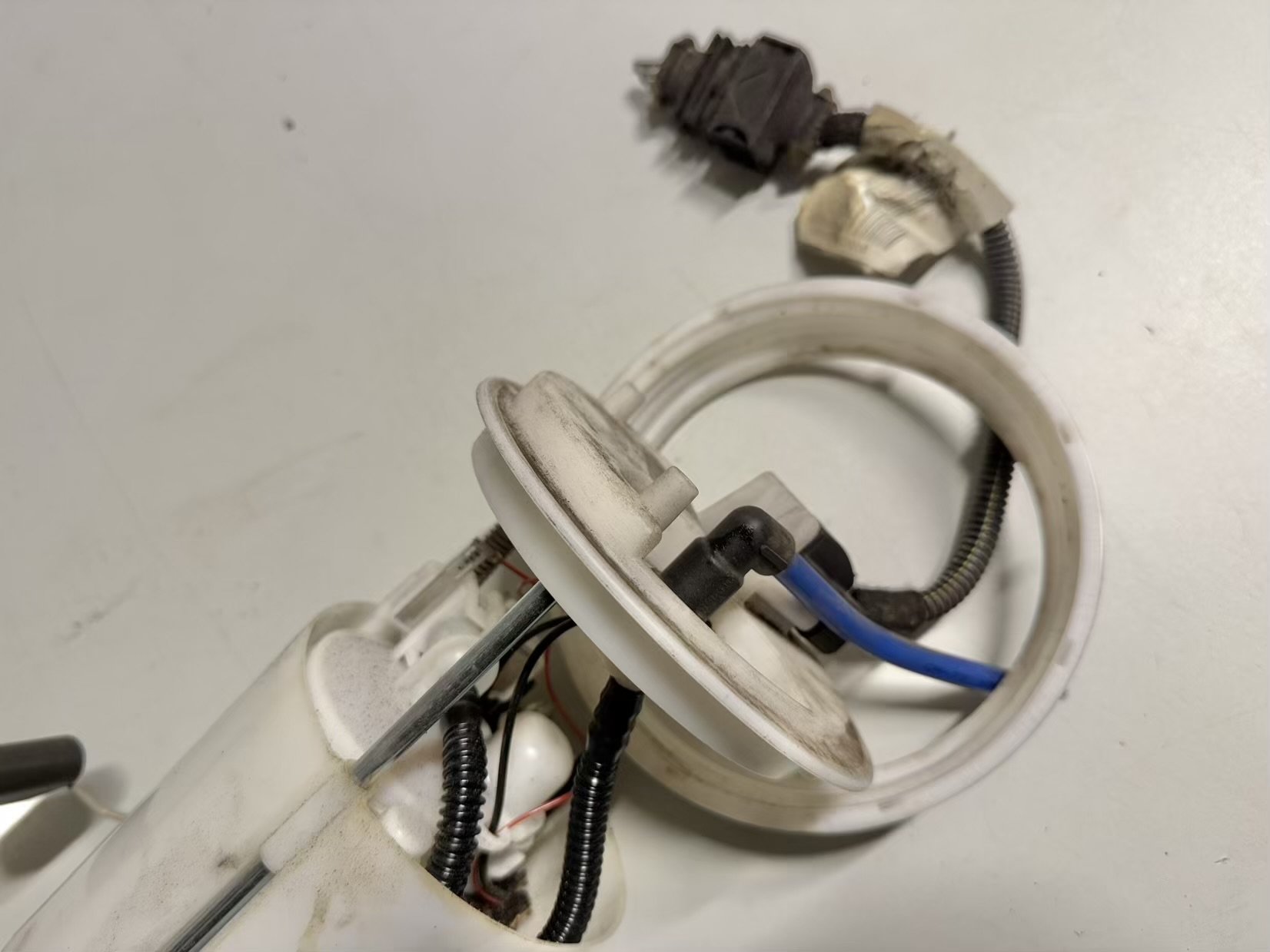Kraftstoffpumpe Fördereinheit Opel Corsa D 13327783, 0580200084