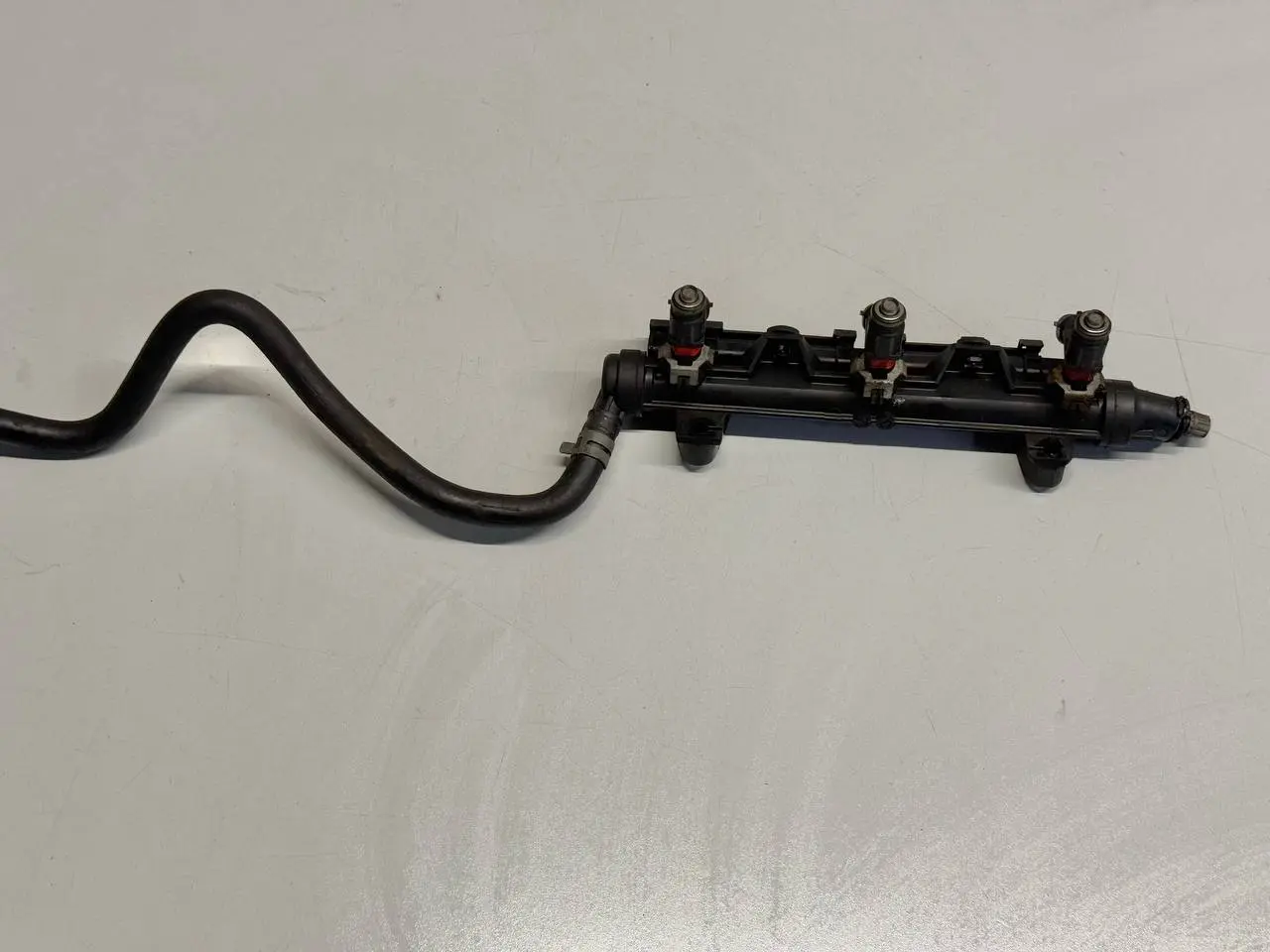 Kraftstoffverteiler Einspritzleiste VW Polo 9N1 1,2L 2002 03E133320A