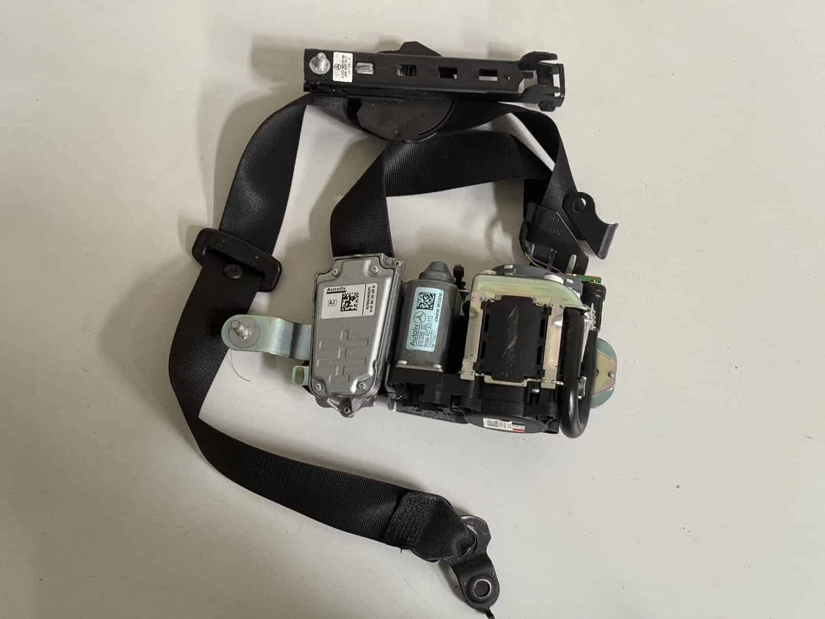 Gurtstraffer Sicherheitsgurt vorne LINKS Mercedes Benz W212 E-Klasse 2010