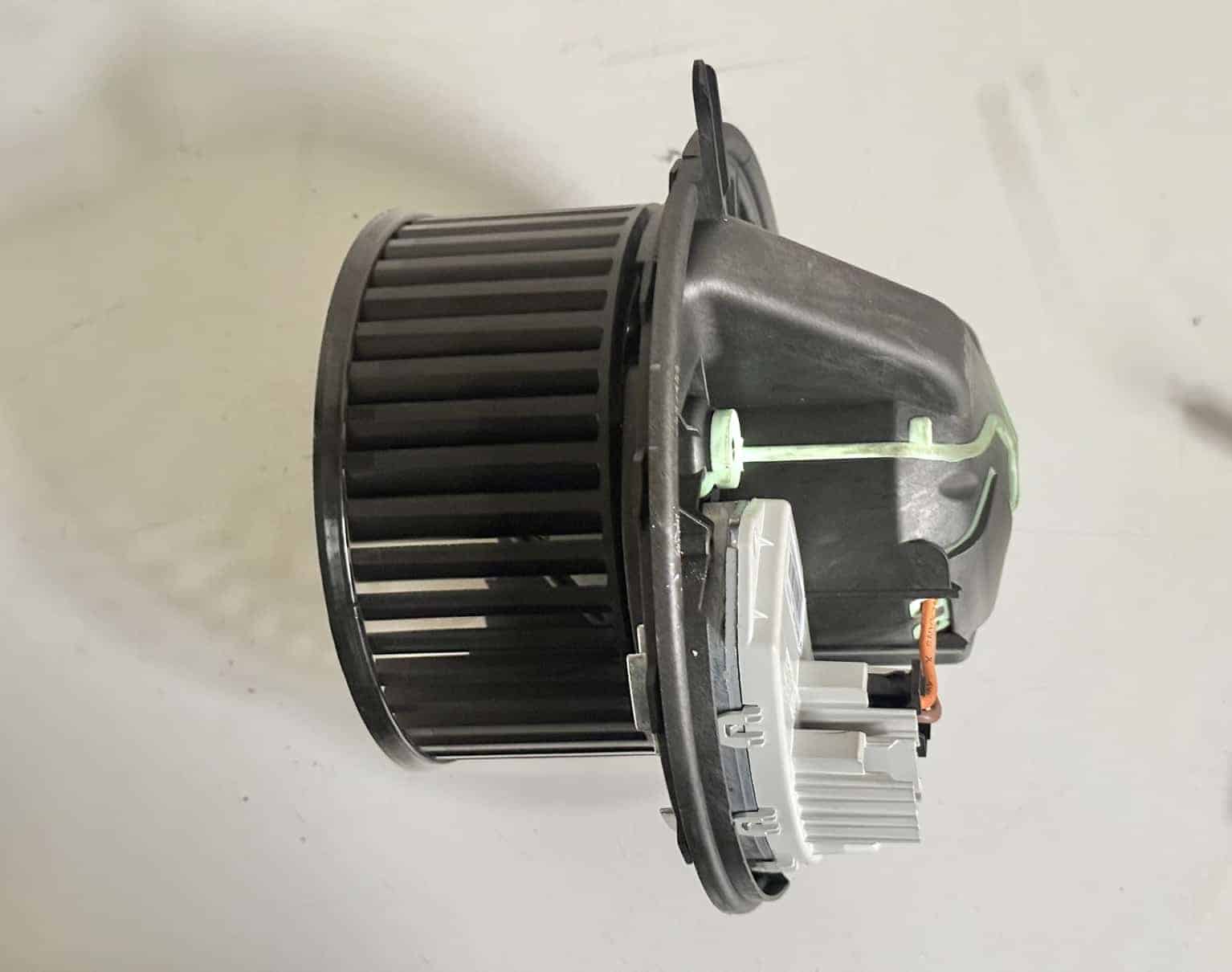 Gebläsemotor Gebläse Lüfter mit Wiederstand BMW 116i E87 E81 2009 T1015486AT