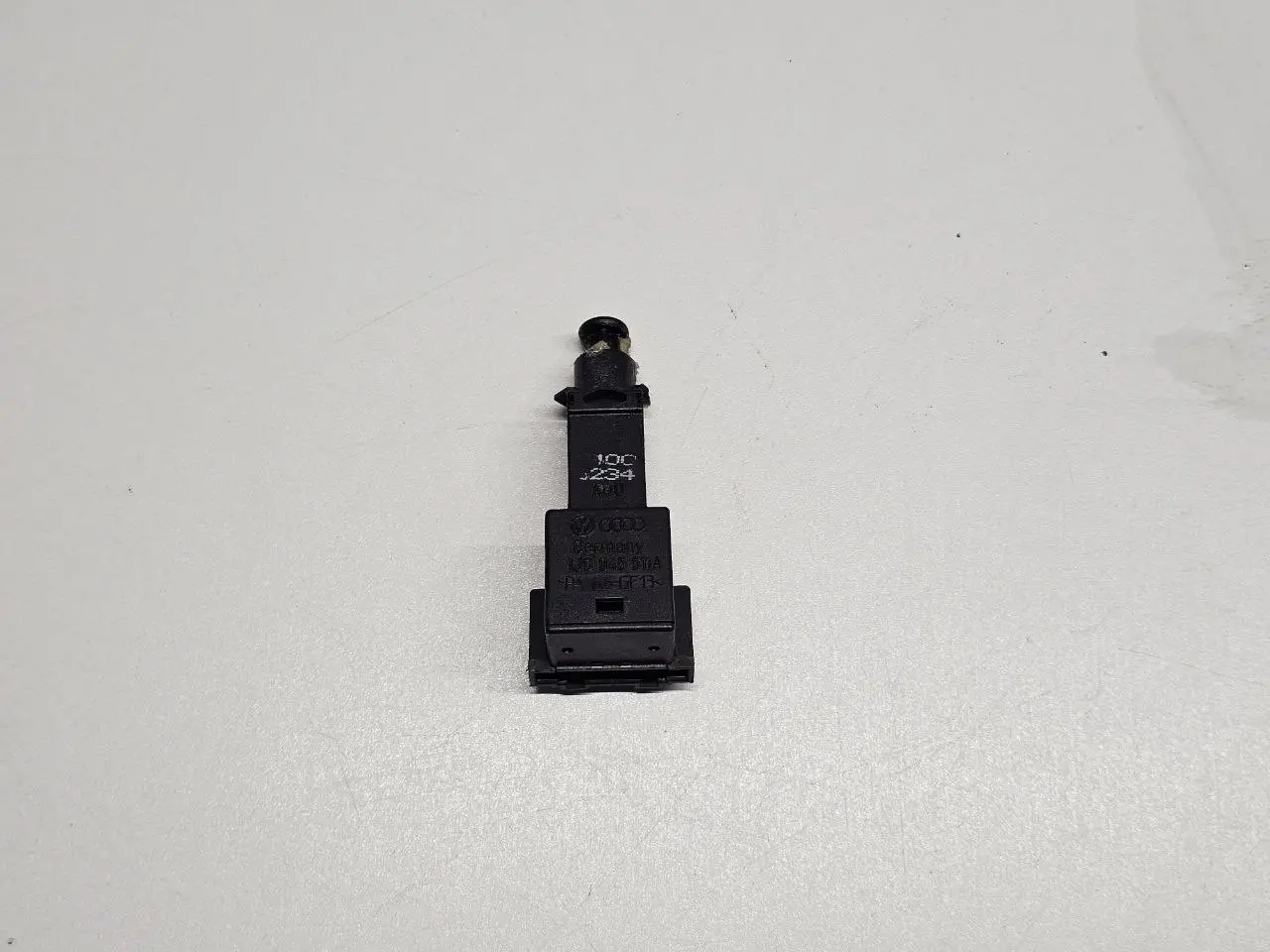 Bremslichtschalter VW Golf 4 1,6 1J1 2000 1J0945511A