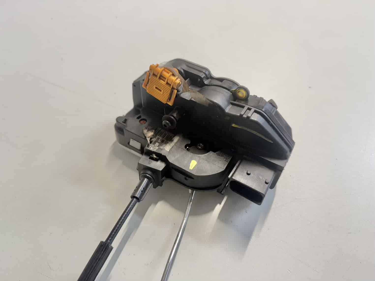 Türschloss Links OPEL ASTRA-J 2011 3023880RH4