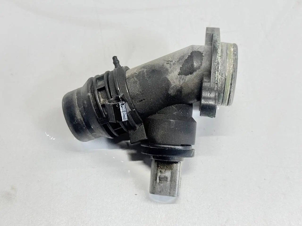 Kuehlmitteltemperatursensor Kuehlwassersensor VW Passat 3C 2.0l FSI 06F121131A