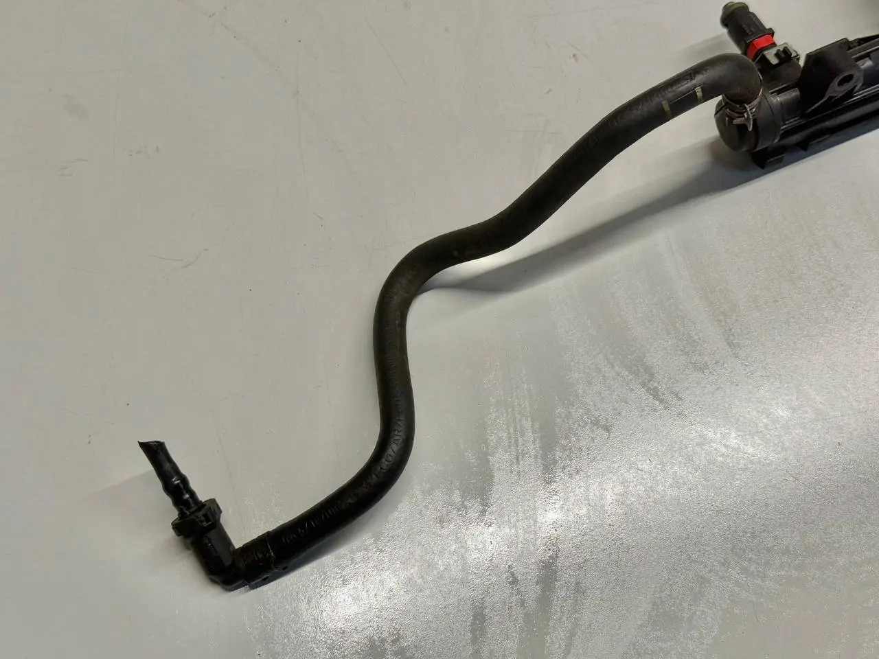 Kraftstoffverteiler Einspritzleiste VW Polo 9N1 1,2L 2002 03E133320A