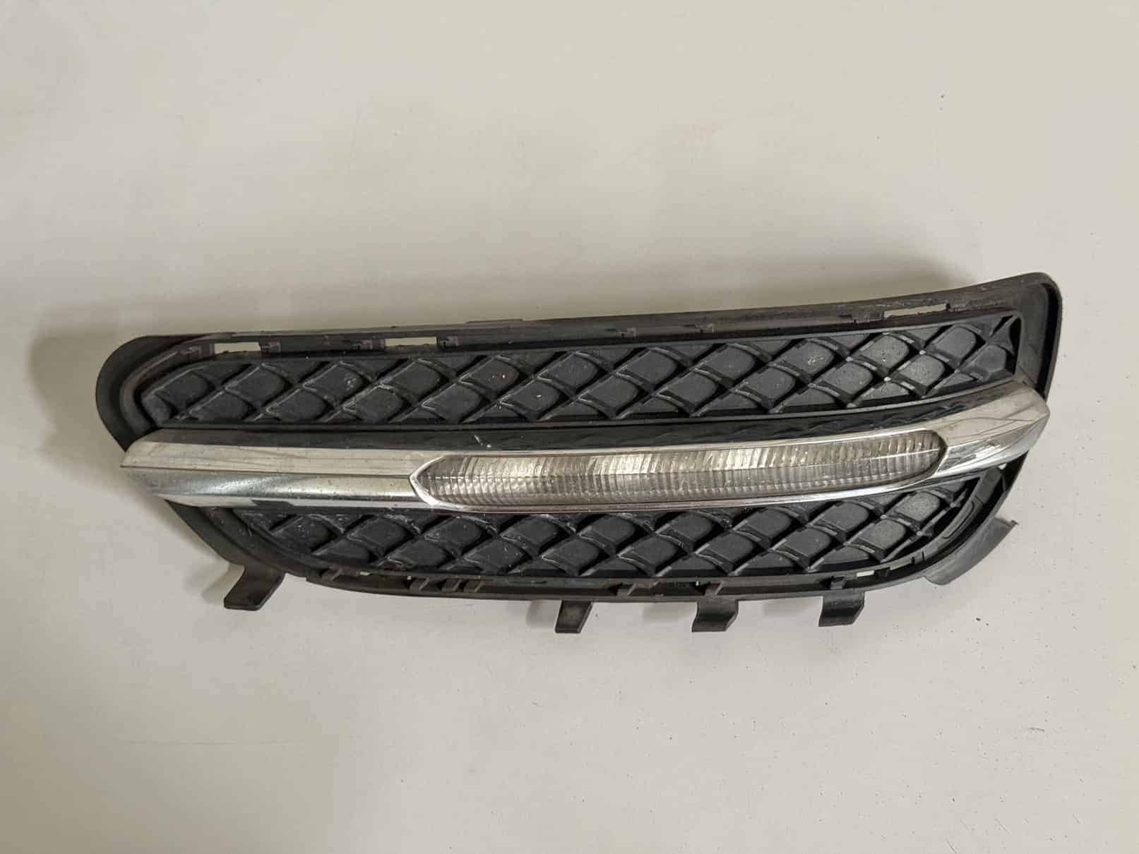 Tagfahrlicht Nebelscheinwerfer mit Blende vorne RECHTS Mercedes Benz W212 E-Klasse 2010