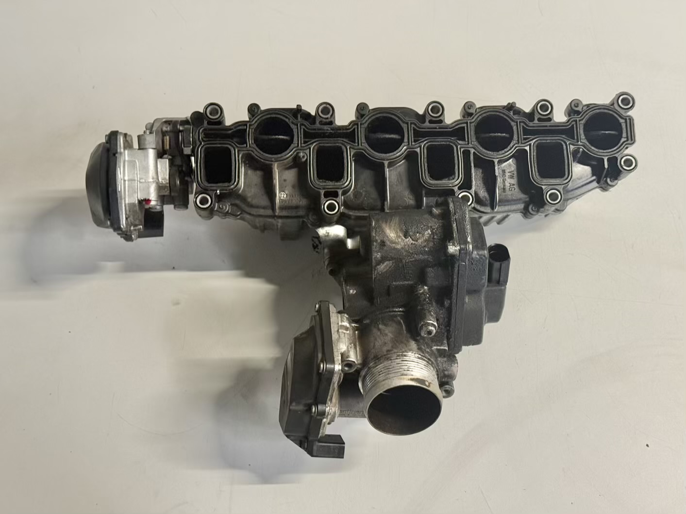 Ansaugkrümmer Drallklappen Drosselklappe 2.0 TDI Passat 3C 2008 03L129711