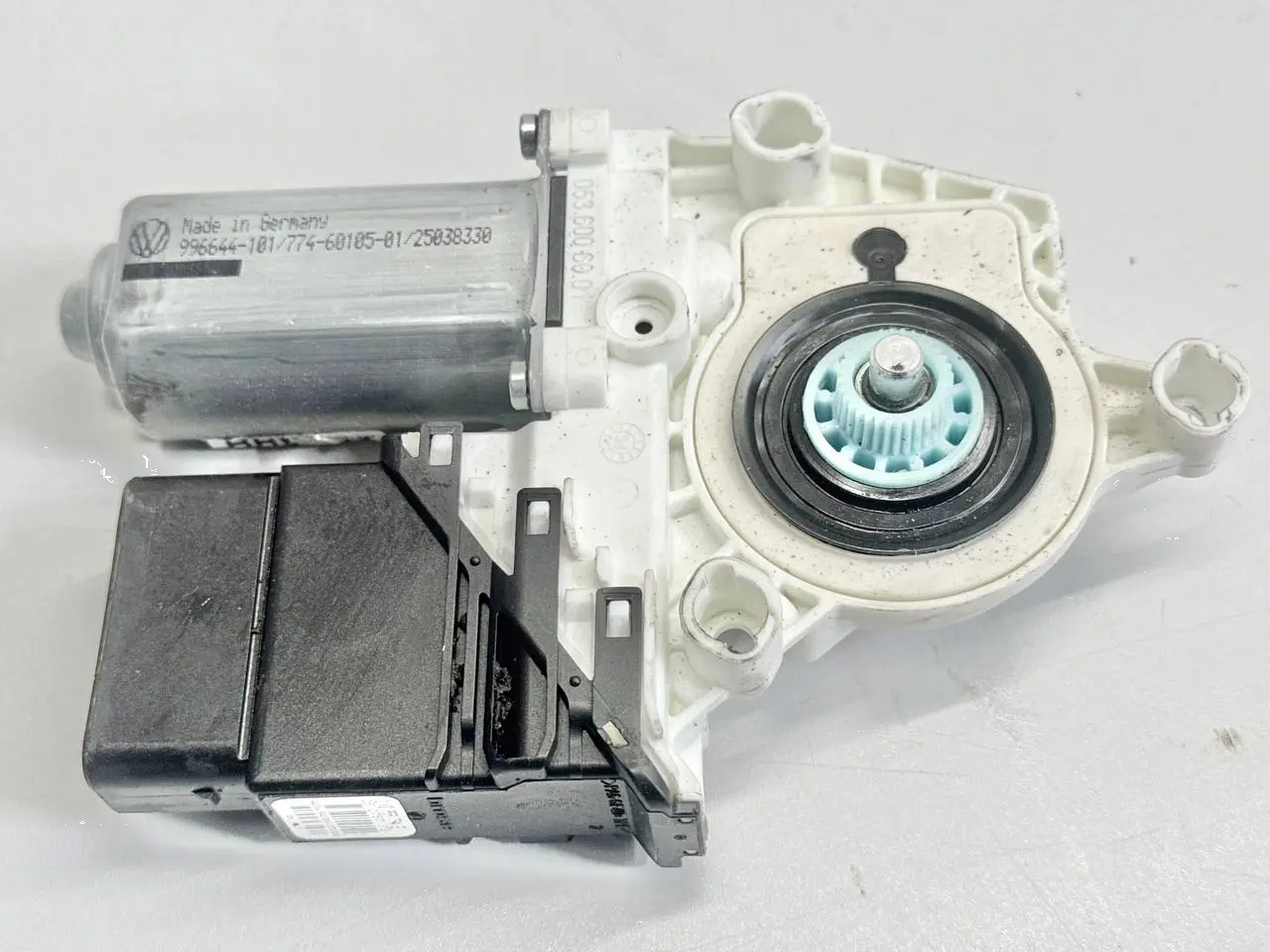 Fensterhebermotor Hinten Links / Rechts fuer VW Passat 3C 2.0l FSI 1K0959794E