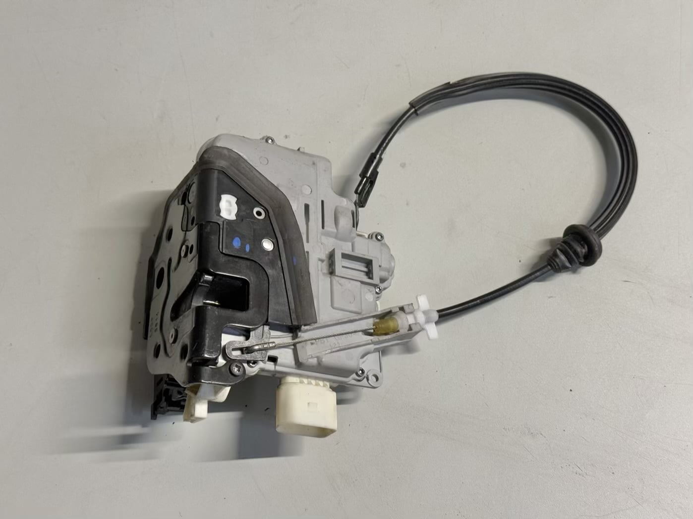 Türschloss Vorne Links VW Passat 3C 3C1837015A