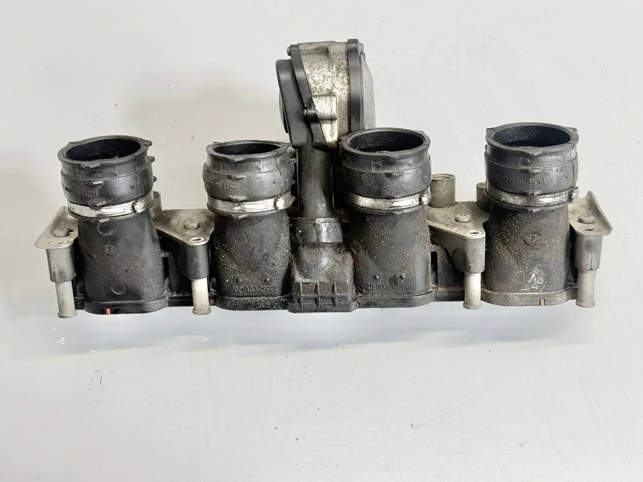 Ansaugbruecke Ansaugkrümmer fuer Touran 1T1 VW Passat 3C 2.0l FSI 06D133340
