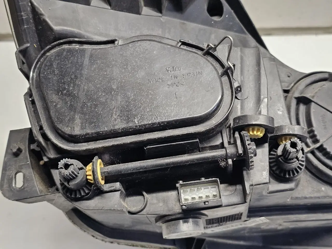 Frontscheinwerfer links fuer Corsa D 1.2L 2008 Opel Corsa D 1.2L 2008 13186381