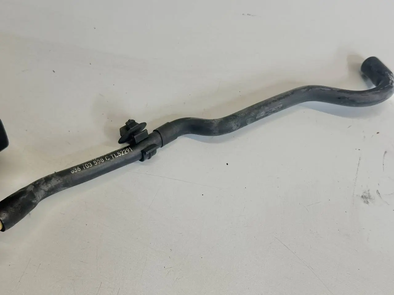Öleinfüllrohr Öleinfüllstutzen Verschlussdeckel VW Golf5 1K1 1.4L 036115302S
