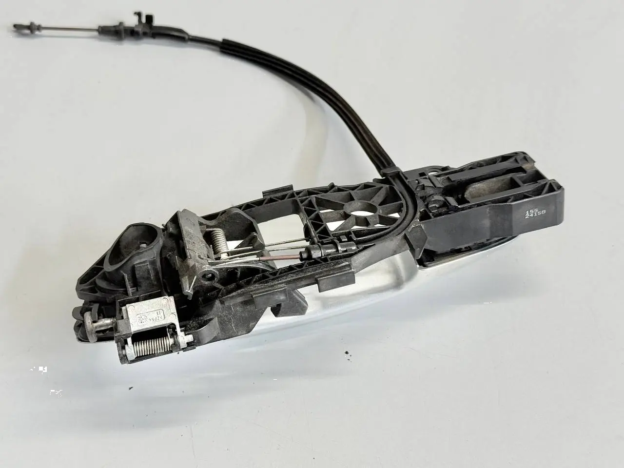 Aussentuergriff Tuergriff Traeger vorne Rechts VW Passat 3C Kombi 2008 3C0837886