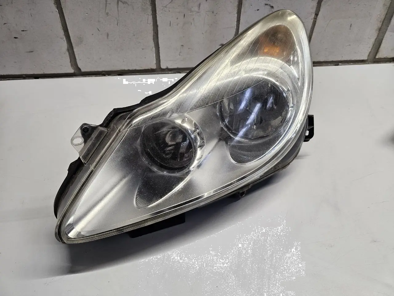 Frontscheinwerfer links fuer Corsa D 1.2L 2008 Opel Corsa D 1.2L 2008 13186381