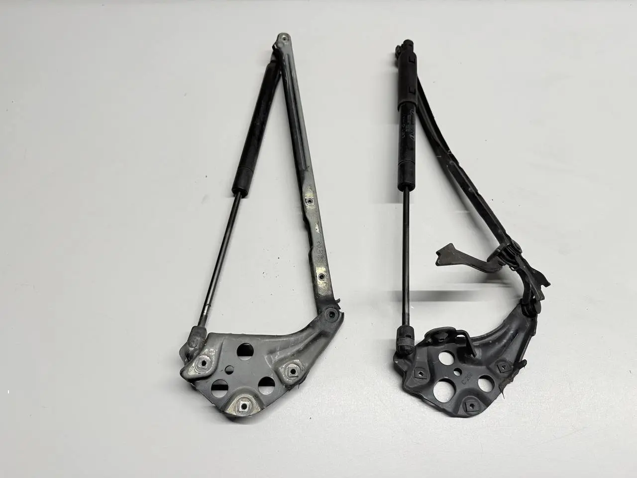 Dämpfer Scharniere Motorhaube L+R Mercedes BENZ CLK 320 1999 W208 2088800029