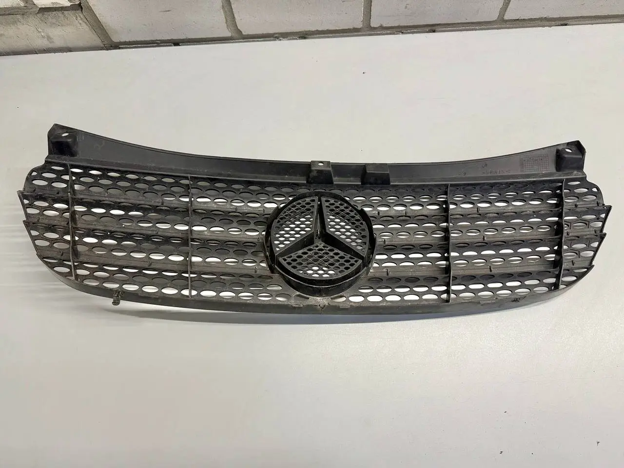 Frontgrill Kühlergrill Gitter Mercedes Benz Vito W639 111CDI 2009 A6398800185