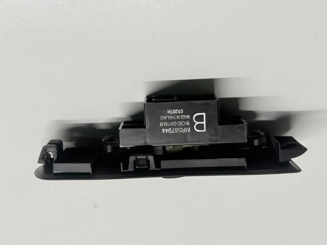 Fensterheberschalter rechts Mitsubishi Colt 2006 1,3 MR587944