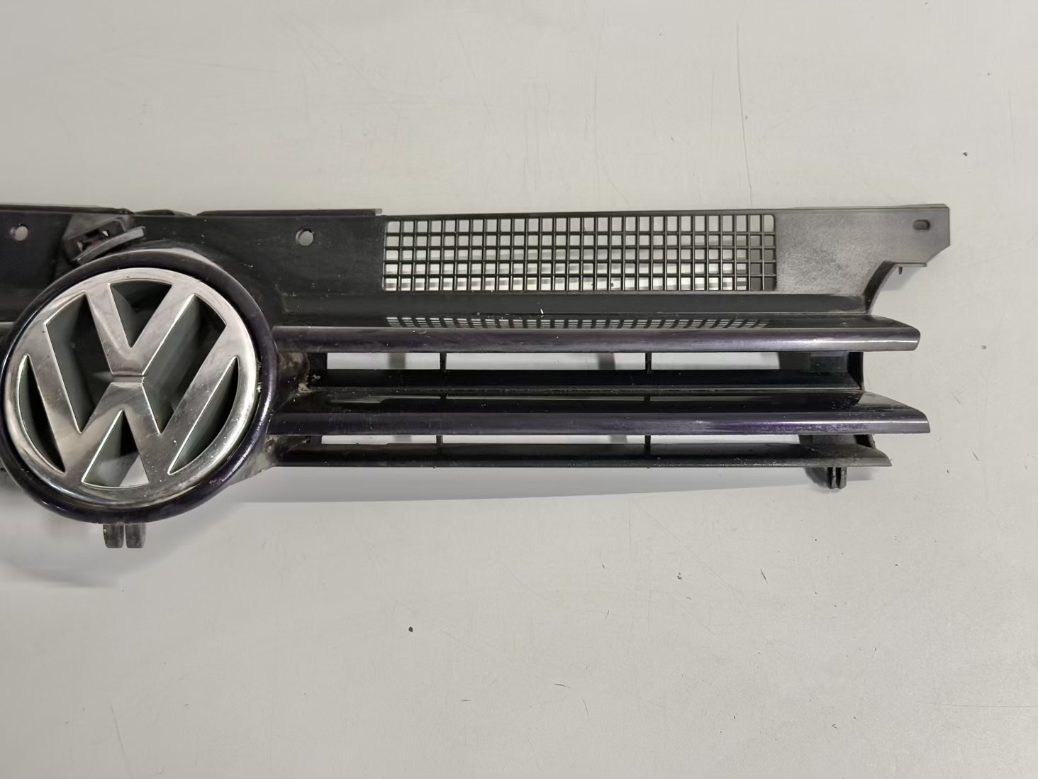 Kühlergrill Frontgrill Grill vorne Golf 4 1,4 1J1 1998 1J0853651G FC:LC4V