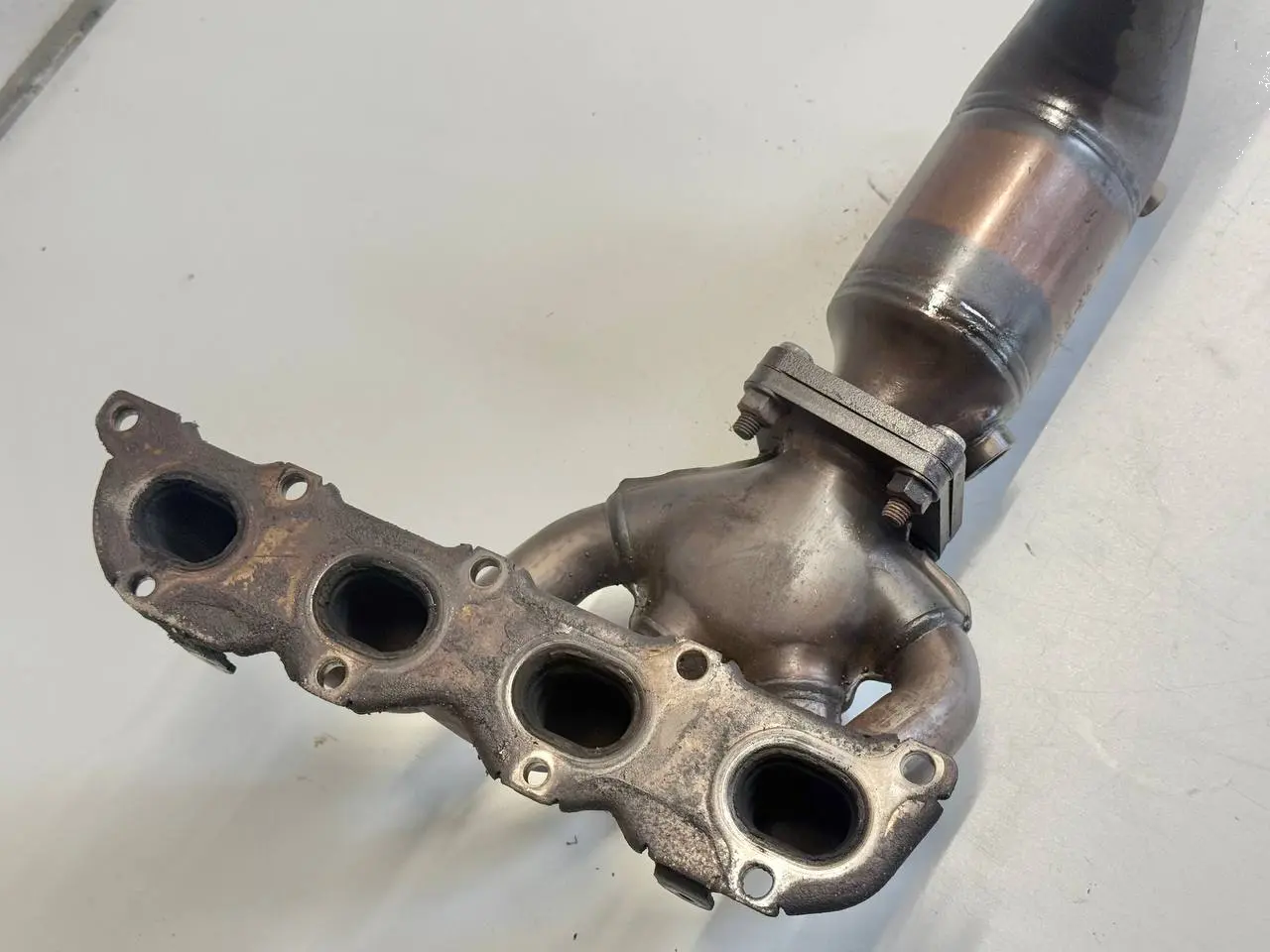 Katalysator Kat Downpipe für Golf5 1K1 1.4L VW Golf5 1K1 1.4L 1K0131690