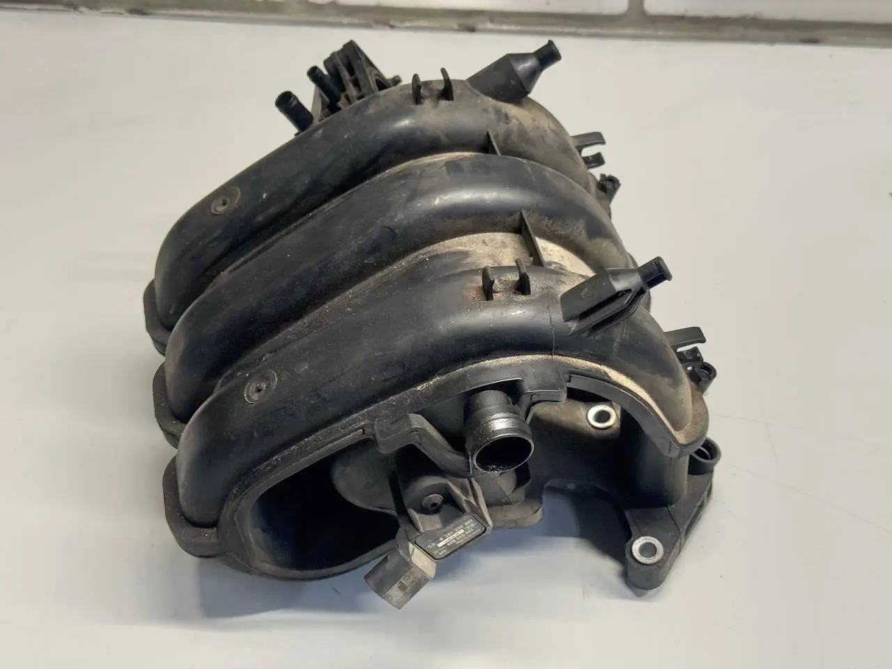 Ansaugkrümmer Ansaugbrücke Saugstutzen Polo VW Polo 9N1 1,2L 2002 03E129711D