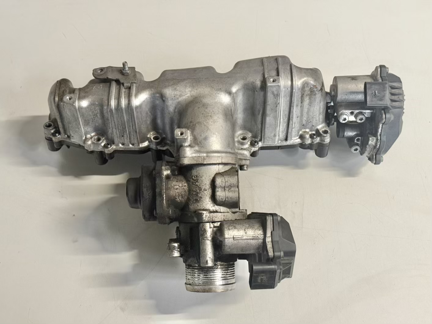 Ansaugkrümmer Drallklappen Drosselklappe 2.0 TDI Passat 3C 2008 03L129711